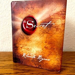 The Secret by Rhonda Byrne 📕